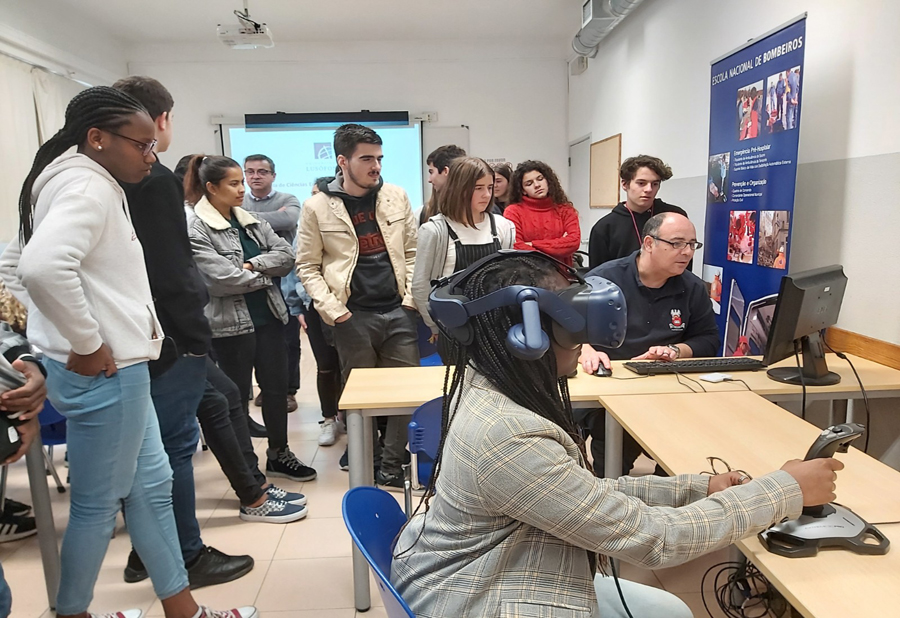 Alunos participam em sessão de realidade virtual na Universidade Lusófona